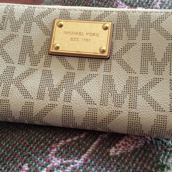 MK vanilla wallet additional pictures