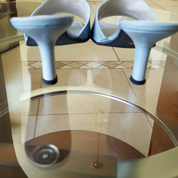 Shoes - Picture 4 of 4