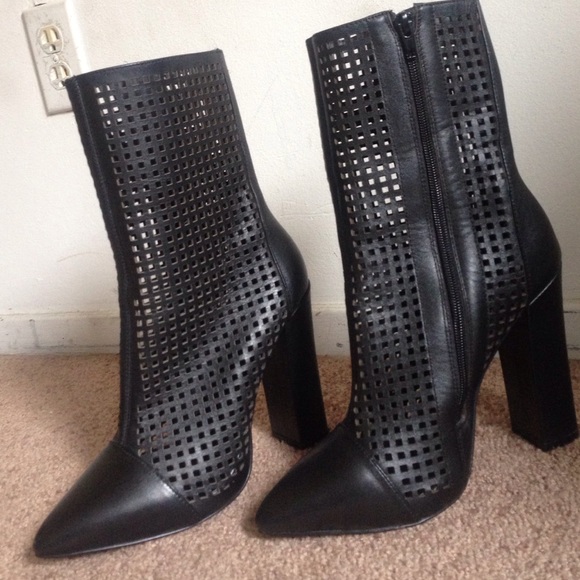 Never been worn shoe cult by nasty gal shoes.