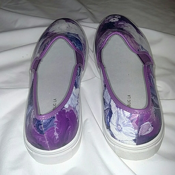 *One Pair Left* Floral Flats - Picture 3 of 4