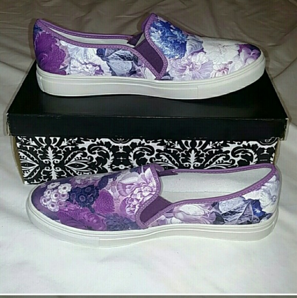 *One Pair Left* Floral Flats - Picture 4 of 4
