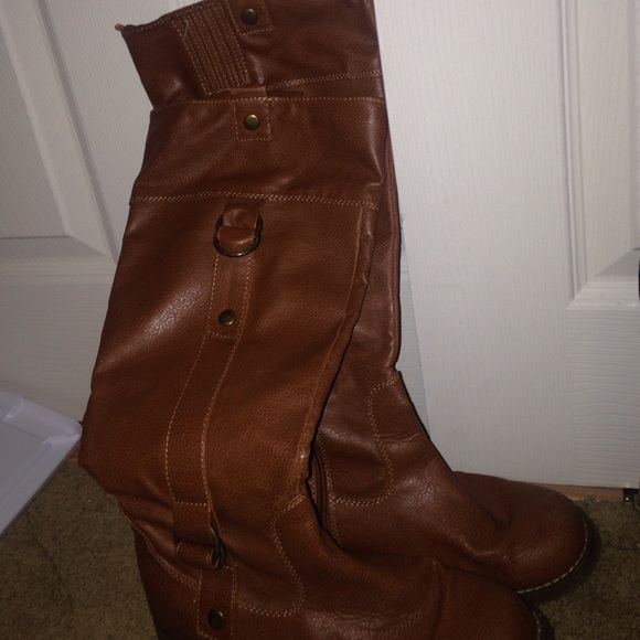 Super cute brown boots