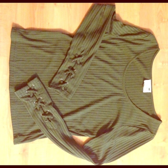 Long sleeve green top.