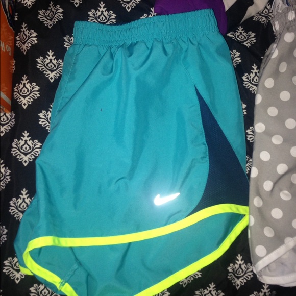 Nike shorts - Picture 1 of 3