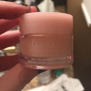 Clinique moisture surge