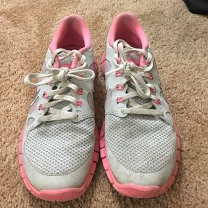 Nike free tennis shoes