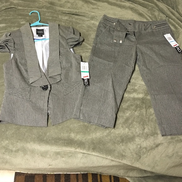 Capri pant suit with tags still on!