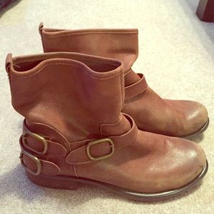 NWOT! Lucky Brand brown pullon ankle boots. Size 9