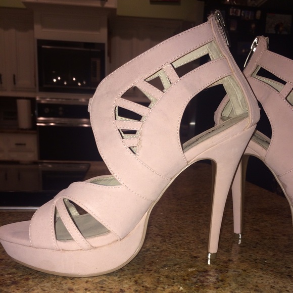 Beautiful Nude Heel!
