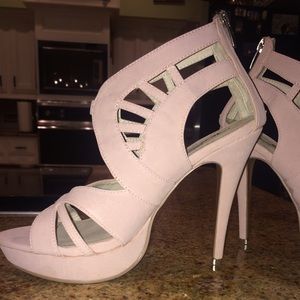 Beautiful Nude Heel!