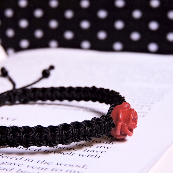 ๑Rockabilly Maroon Rose Charm Macrame Bracelet๑ - Picture 6 of 7