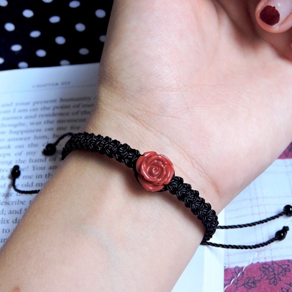 ๑Rockabilly Maroon Rose Charm Macrame Bracelet๑ - Picture 2 of 7