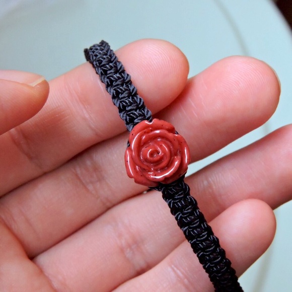 ๑Rockabilly Maroon Rose Charm Macrame Bracelet๑ - Picture 4 of 7