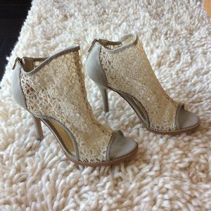 CHARLES BY CHARLES DAVID Heels Sz 6.5