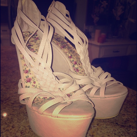 Nude wedges