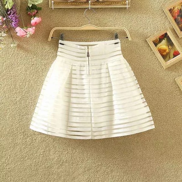 White elastic skater skirt