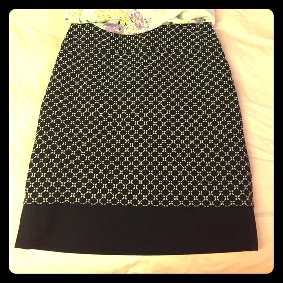 Black and white Ann Taylor pencil skirt