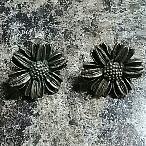 Vintage Daisy 90's Stud Earrings