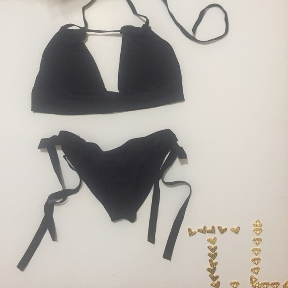 Kylie Jenner tanning bikini sexy cheeky - Picture 2 of 4