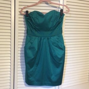 Green polyester dress with pockets