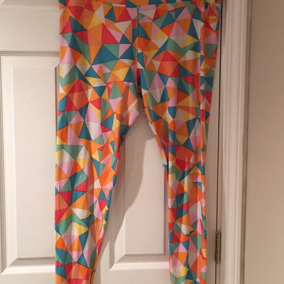 LuLaRoe TC Buttery Soft Leggings!!