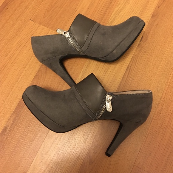 Shoes - Picture 3 of 3
