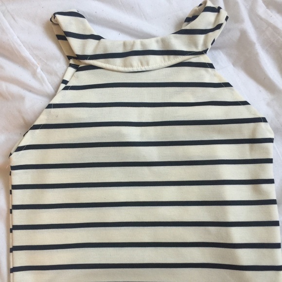 Crop Tops - Picture 2 of 2