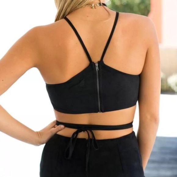 🌟July 4th Sale🌟💟Black Criss Cross Crop Top💟 - Picture 3 of 3