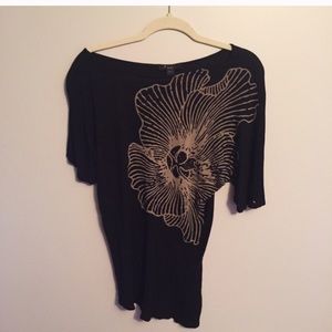 Black off the shoulder tunic 🌺