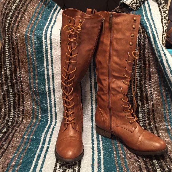 Leather talk lace-up boots