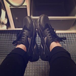 GS Nike Huaraches blk sz. 5.5