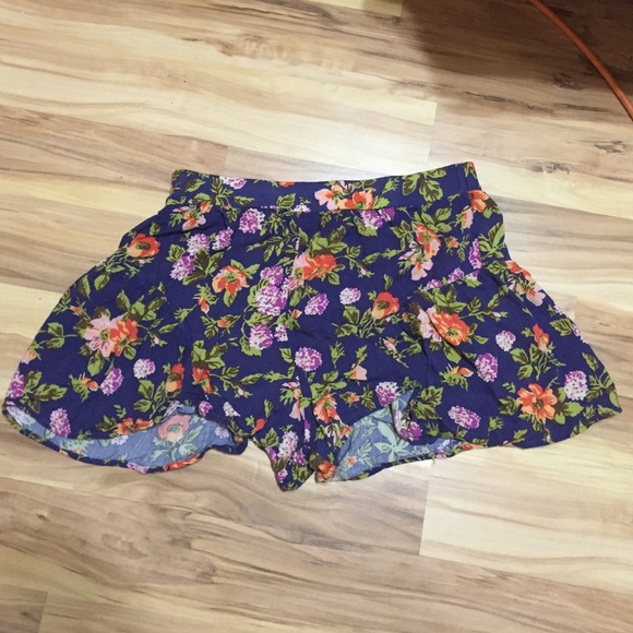 One Bird frilly, floral shorts - Picture 1 of 1