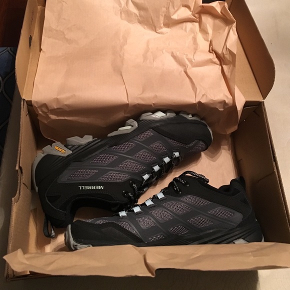 NWT MERRELL HIKING BOOTS