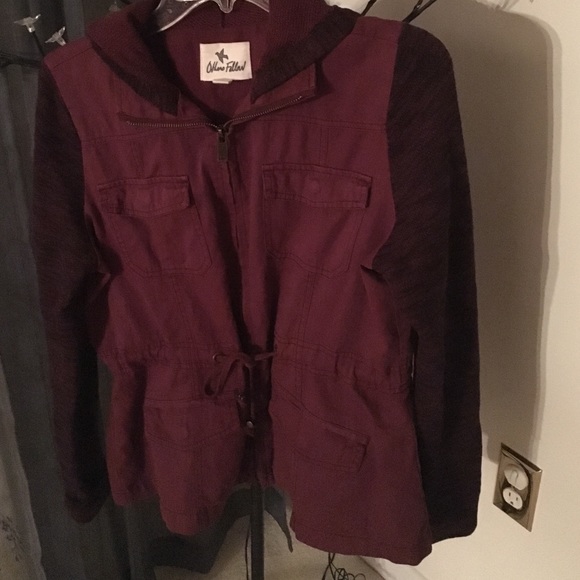 Burgundy sweater sleeve jacket🌷