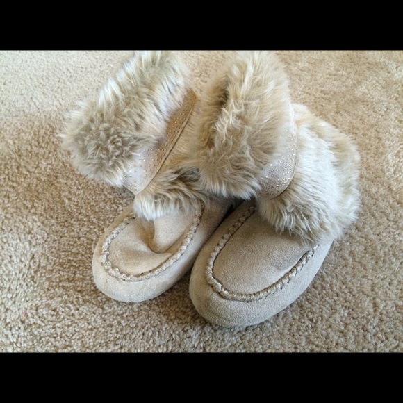 A pair of boots that are tannish.
