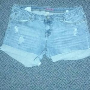 Stretchy distressed boyfriend Jean shorts