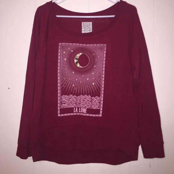 shirt with "la lune" which means "the moon"