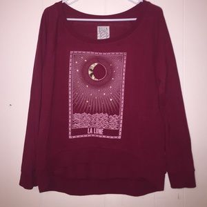 shirt with "la lune" which means "the moon"