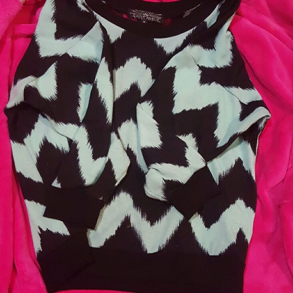 Top - Picture 2 of 4