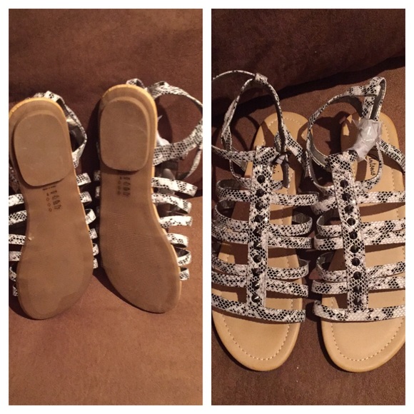 NWT- Michael Antonio Snake Print Gladiator Sandal - Picture 4 of 6