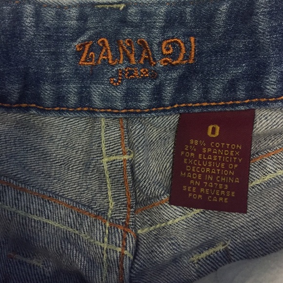 Short shorts - Picture 3 of 4