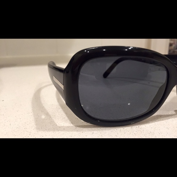 Authentic Prada sunglasses in excellent condition - Picture 3 of 4
