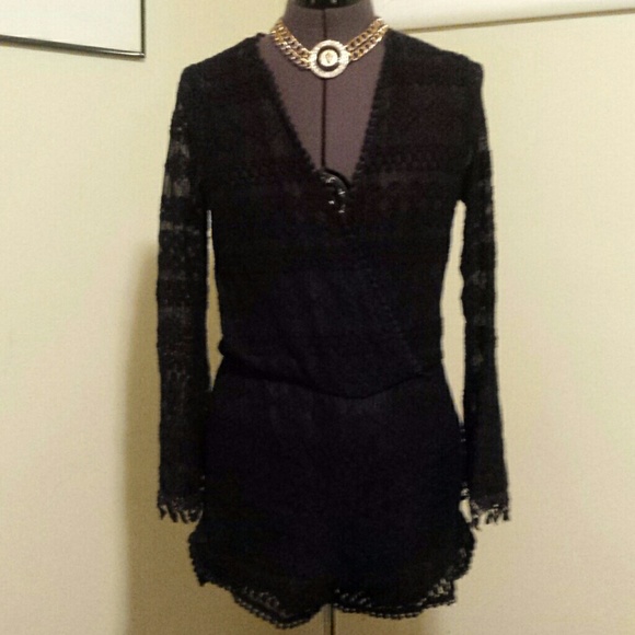 LACE SHORT SUITE FULLY LINED