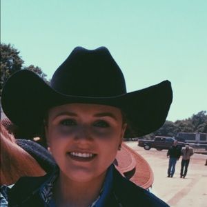 Meet your Posher, Lydia