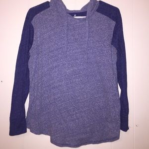 Hooded thin long sleeved shirt
