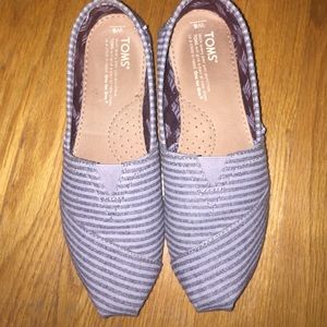 blue stripped toms!!