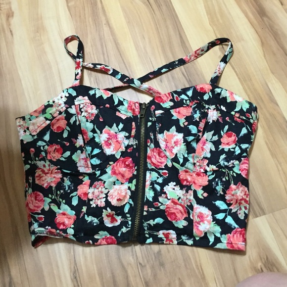 Nollie floral midriff