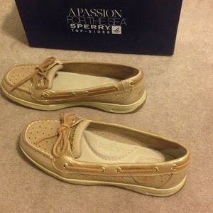 Pair of brand new Sperrys!