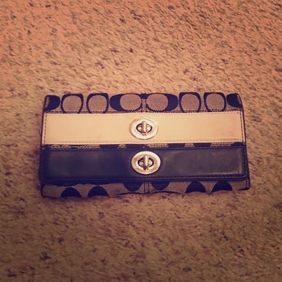Coach wallet - Picture 1 of 3