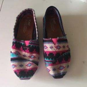 Tribal print Toms, size 7